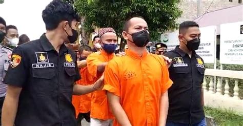 Polisi Akhirnya Gelar Rekonstruksi Pembunuhan Dalam Karung Juragan Vape