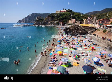 Freier Strand In Der Altstadt In Monterosso Al Mare Cinque Terre