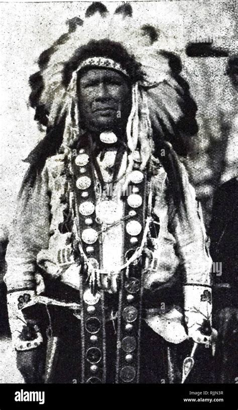 Sioux chef in voller kleidung -Fotos und -Bildmaterial in hoher ...