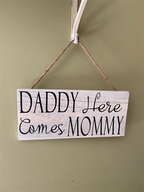 Daddy Here Comes Mommy Wedding Sign Lightweight Etsy