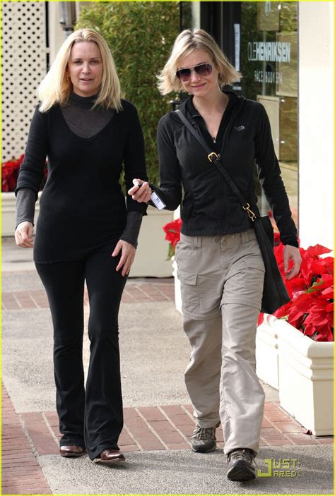 Renee Zellweger Quality Time With Brad S Mom Photo Renee