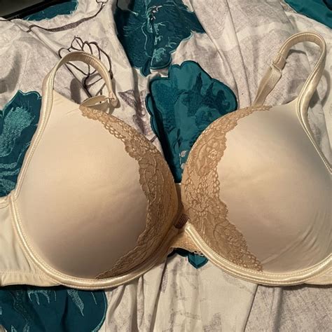 Cacique Intimates Sleepwear Euc 44b Cacique Plunge Bra Cream And