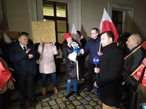 Protest W Obronie Telewizji Polskiej Przed Siedzib Tvp Opole