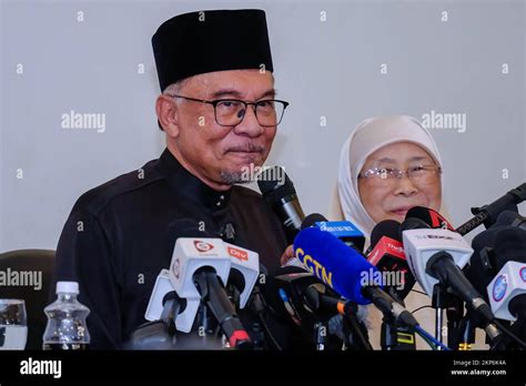 Kajang Malaysia 24th Nov 2022 Anwar Ibrahim Seen With His Wife Wan