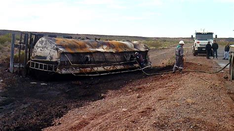 Volcó un camión con combustible a 10 kilómetros de Rincón Policiales