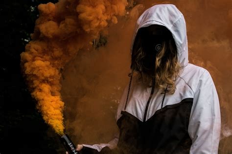 350+ Smoke Grenade Pictures | Download Free Images on Unsplash