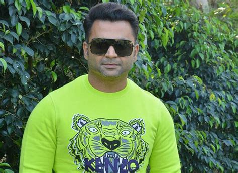 Actor Entrepreneur Sachiin Jjoshi Offers Beatle Hotel In Powai To Bmc