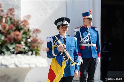 N Imagini Parastas Pentru Poli I Tii Rom Ni La De Ani De La