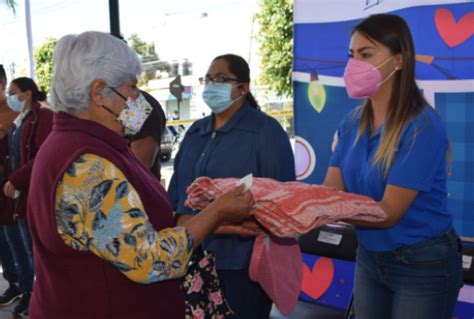 Paola Ang N Lleva A Momoxpan El Programa Abraza A Un Abue El Heraldo