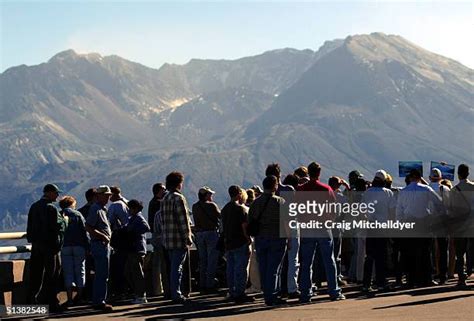 Johnston Ridge Observatory Photos and Premium High Res Pictures - Getty ...