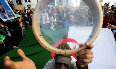 الجزائر تجدد مظاهرات الحراك في جمعته الــ 49 الصحيفة