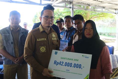 Jkm Senilai Juta Dan Bantuan Bpjs Ketenagakerjaan Diserahkan Algafry