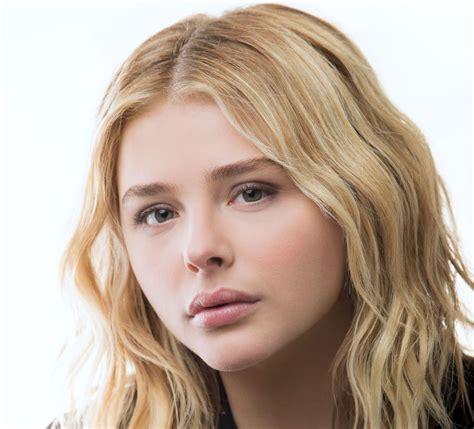 Scarf Chlo Grace Moretz Green Eyes Blonde Women Window Actress