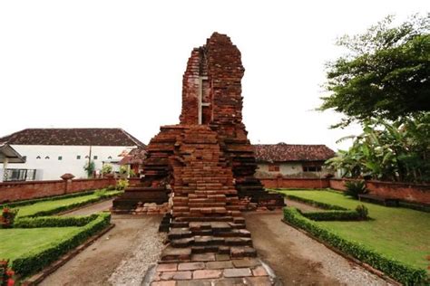 Candi Sumur Dan Legenda Joko Pandelegan