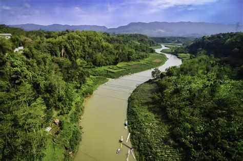 Jaga Kelestarian Sungai Citarum Lewat Program Citarum Harum PERUMDA