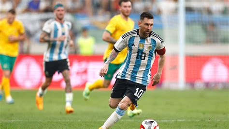 Messi Scores Fastest Argentina Goal In 2 0 Win Over Australia Espn