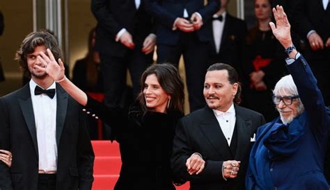 Johnny Depp S Triumphant Cannes Comeback Watch The Emotional Moment As