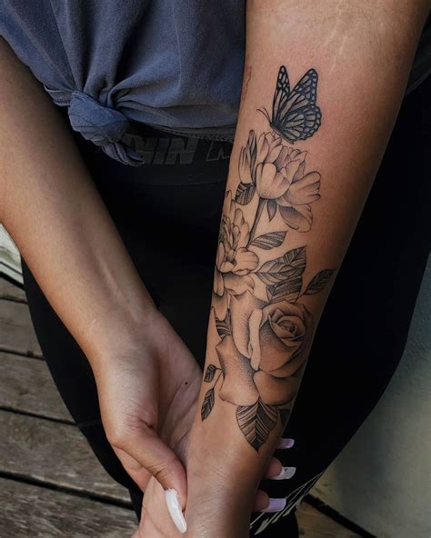 31 Floral Tattoo Designs That Are Both Pretty And Meaningful See