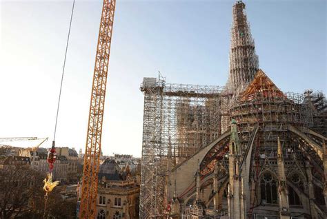 Carpenters Hail End Of Notre Dame Roof Reconstruction Uca News