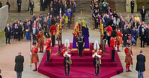 Rey Carlos Iii Y Sus Hermanos Hacen Guardia En F Retro De Isabel Ii