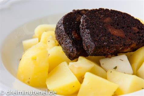 Gebratene Blutwurst Mit Kartoffeln Und Pfeln Dreiminutenei