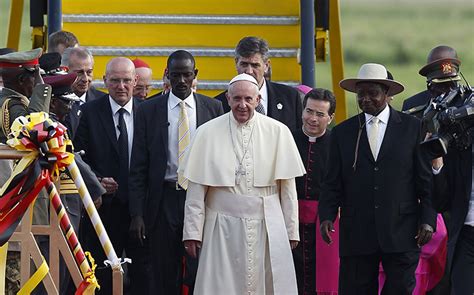 Francis Praises Ugandas Welcoming Of Refugees Calls Africa Worlds