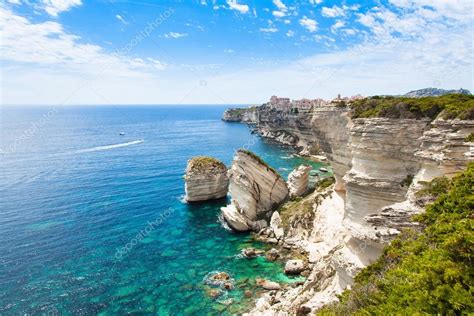 Vista Del Casco Antiguo De Bonifacio Construido Sobre Rocas De