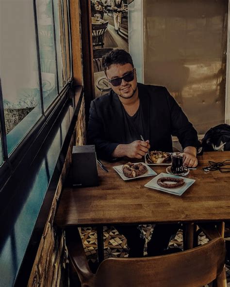 Premium Photo Man Wearing Sunglasses Sitting At Table In Restaurant