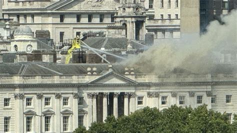 Conmoción por un incendio en Somerset House el icónico edificio