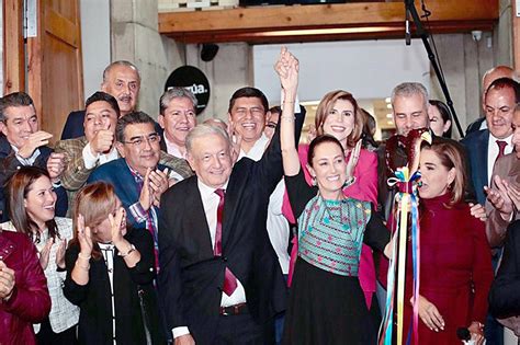 Entrega Presidente Amlo Bast N De Mando De La T A Claudia Sheinbaum