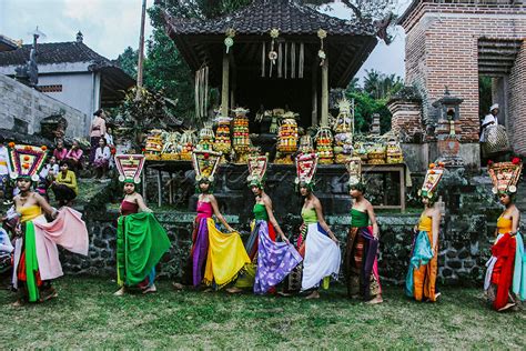 Hypeabis Tradisi Rejang Desa Juuk Manis Bali