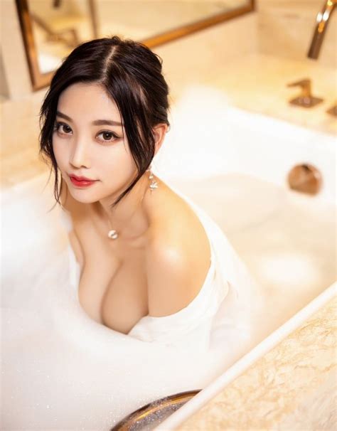 Swift Pearl Necklace Chen Yang Chinese Beautiful Asian Women