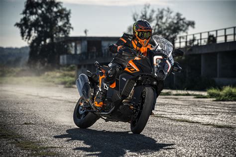 KTM PRÄSENTIERT KTM 1290 SUPER ADVENTURE S DES MODELLJAHRES 2023