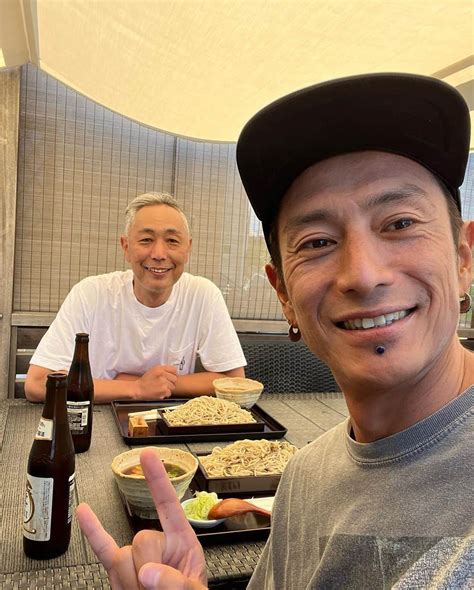 伊勢谷友介さんのインスタグラム写真 伊勢谷友介instagram「コンスタントなオンショアな湘南に、蕎麦兄と海に入りました。小せえし