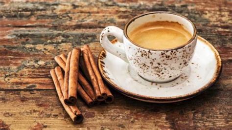 Beneficios de tomar café con canela en ayunas para los amantes del café