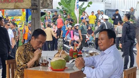 Presiden Jokowi Dan Prabowo Makan Bakso Bareng Hingga Momen Bagi Bagi