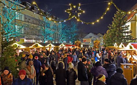 Weihnachtsmarkt in Marktoberdorf 2023 Hässlichster Christbaum Bayerns