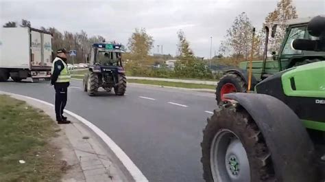 Video Poljoprivrednici Blokirali Kru Ni Tok Na Putu Ajka Kih Odreda