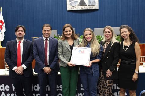 Oab Mt Concede Placa De Honra Neuma Cielo Por Servi Os Prestados