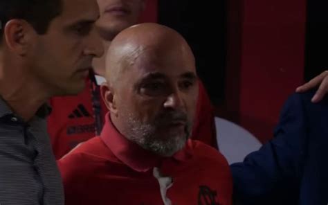 Bastidores Sampaoli cobra jogadores do Flamengo em preleção de jogo