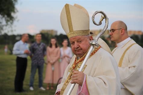 Kard Dziwisz W Rodzinie Uczymy Si W A Ciwej Hierarchii Warto Ci Ekai