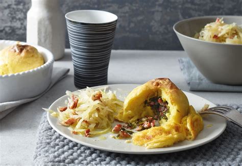 Erdäpfel Speckknödel Mit Krautsalat Frisch Gekocht Lebensmittel