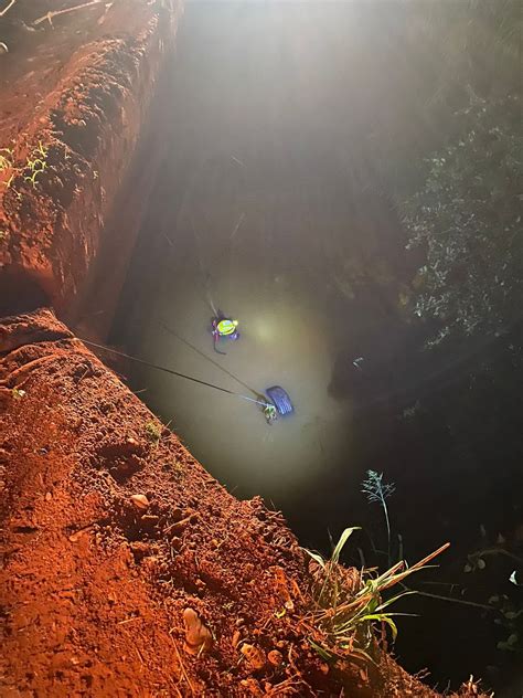 Carro Cai De Ponte Fica Submerso E Motorista Morre Afogado Preso Ao