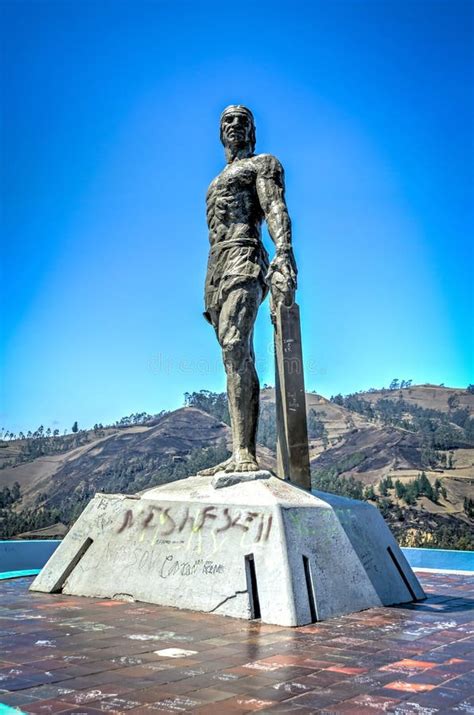 Monumento Indígena Guaranga Em Guaranda Ecuador Imagem De Stock