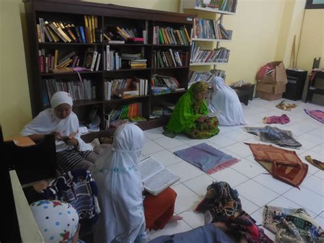 Pondok Pesantren Syafi I Akrom Kota Pekalongan Kegiatan Tadarus Al Qur