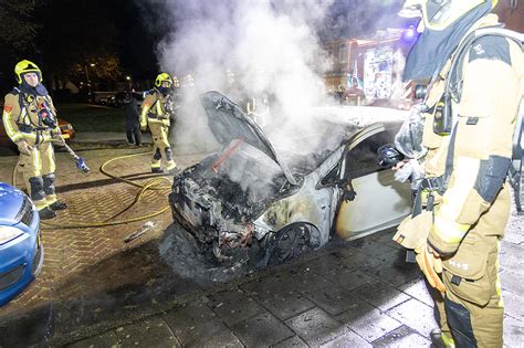 Auto Door Brand Verwoest Politie Onderzoekt Brandstichting Nederland