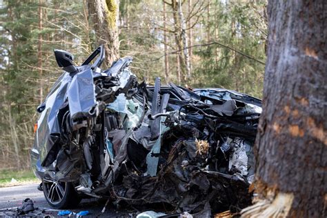 Zwei Tote Nach Unfall Auf Landstra E Bei Ilmenau Fahrer Berlebt