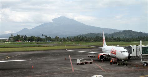 Hypeabis Dampak Erupsi Gunung Ruang Penutupan Bandara Di Sulawesi