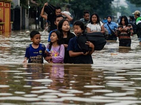 Indonesian Floods Kill Two Force Hundreds To Evacuate Da Nang Today