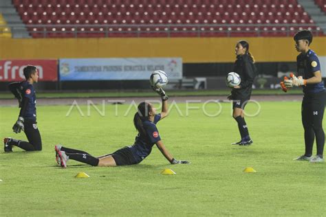 Latihan Timnas Putri Thailand Antara Foto